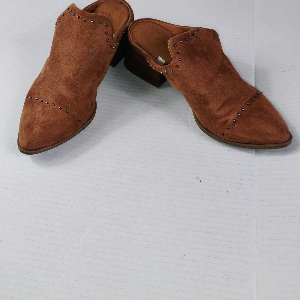 Universal Thread Crista Studded Pointed-Toe Heele… - image 2